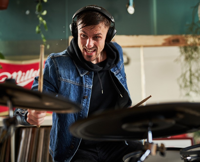 Roland 和 V-MODA 合作推出 VMH-D1 電鼓專用頭戴耳機 Roland 和 V-MODA 合作推出 VMH-D1 電鼓專用頭戴耳機